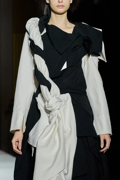 Look 19